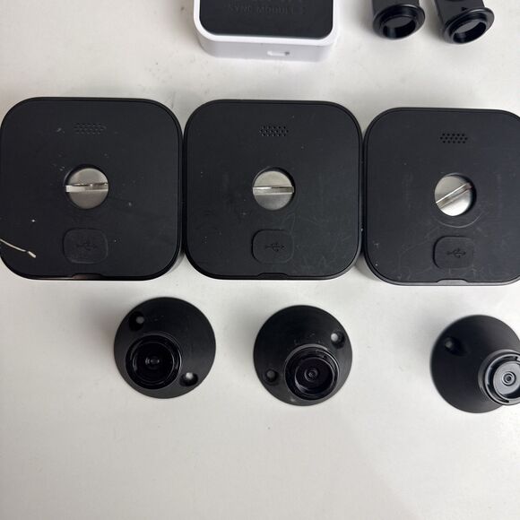 *PARTS ONLY* Blink 3rd Generation Indoor/Outdoor Camera Kit BCM00400U REGISTERED - Picture 6 of 9